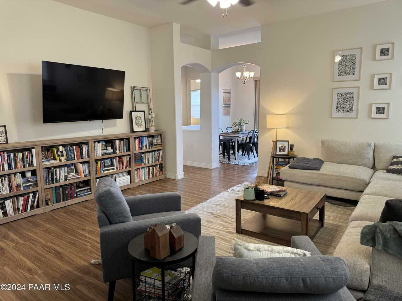 5765 N Thornberry Dr - Photo 3 of 26