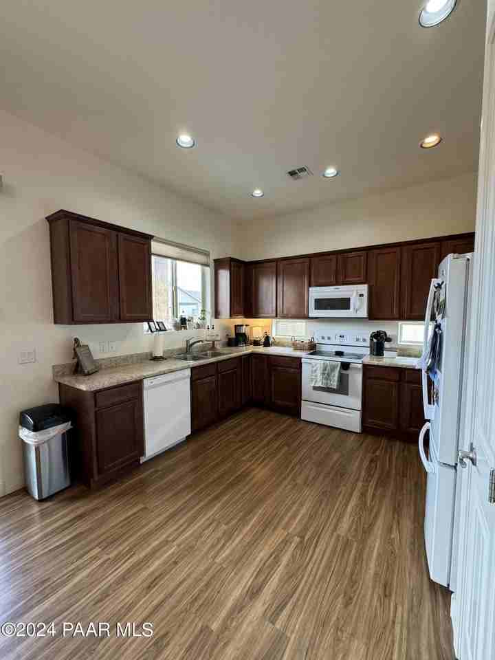 5765 N Thornberry Dr - Photo 7 of 26