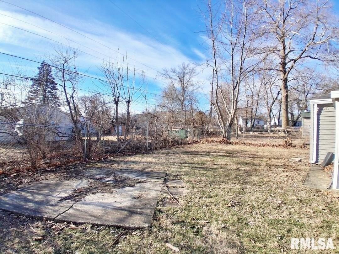 2022 W Richwoods Blvd - Photo 7 of 20