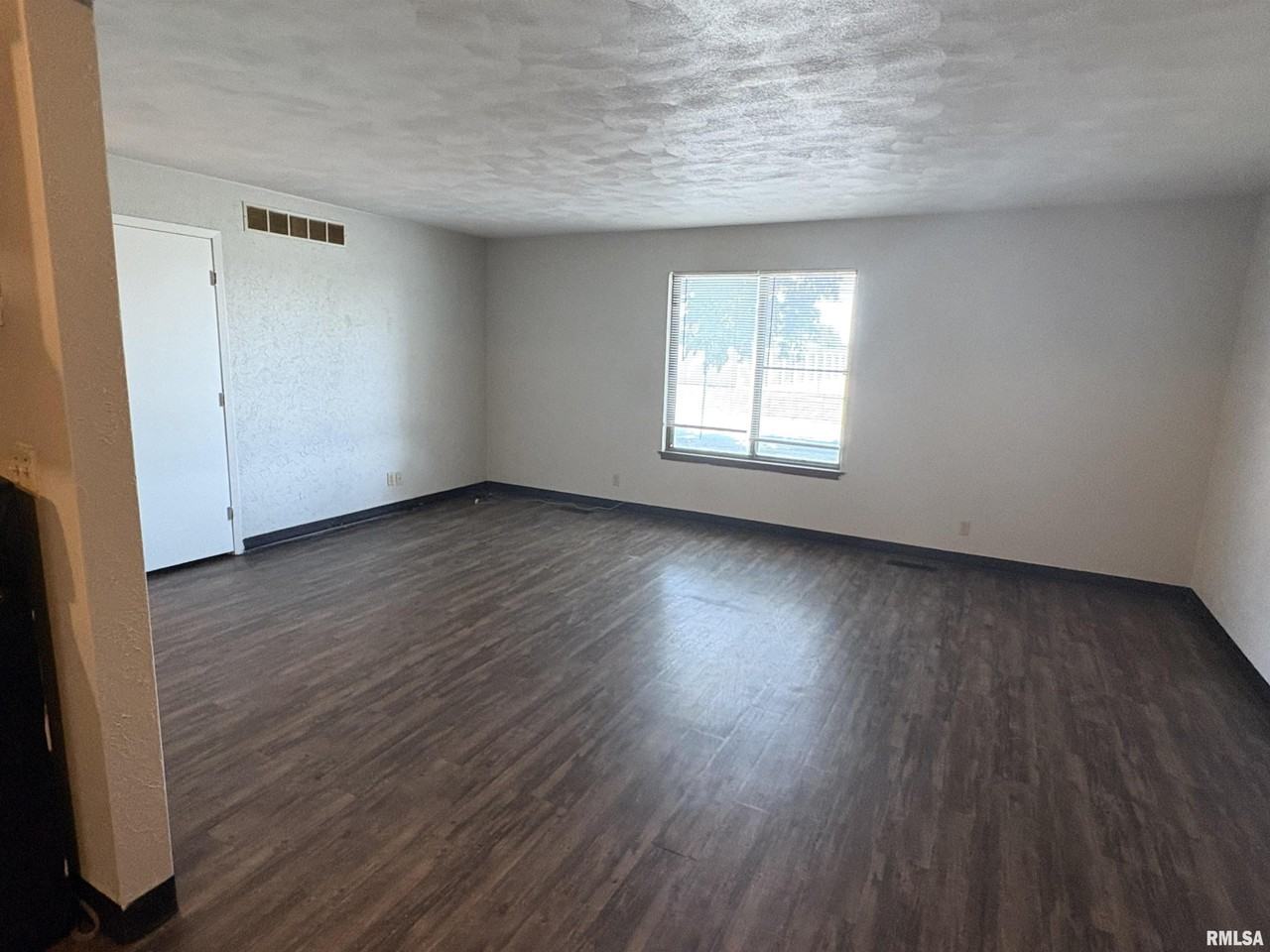 1107 Koch St #1 - Photo 6 of 13