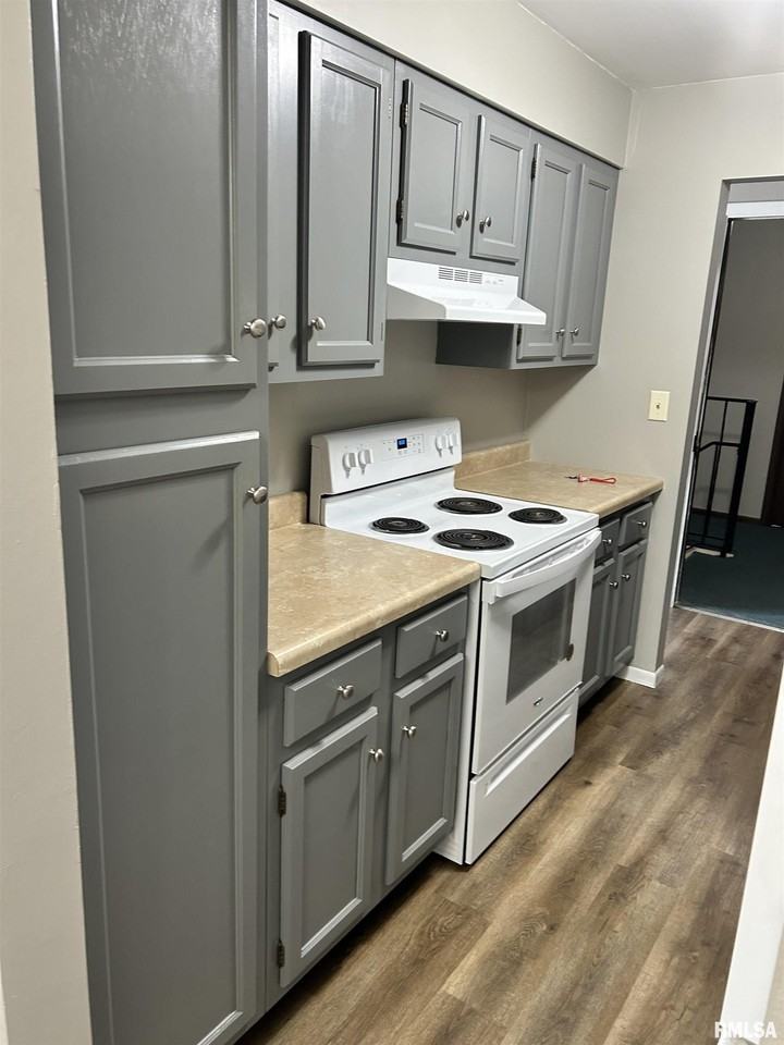 1926 Canterbury Dr #6 - Photo 5 of 20