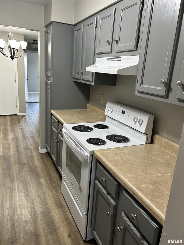 1926 Canterbury Dr #6 - Photo 7 of 20