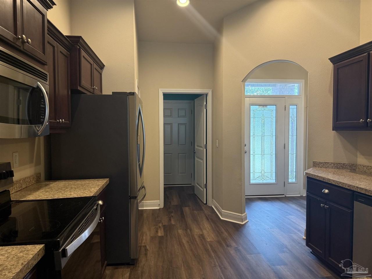 4180 Hazelhurst Dr - Photo 3 of 30