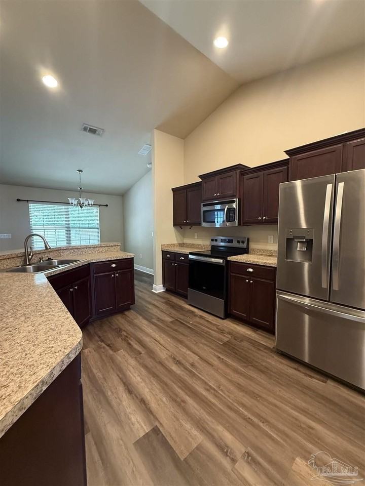 4180 Hazelhurst Dr - Photo 4 of 30