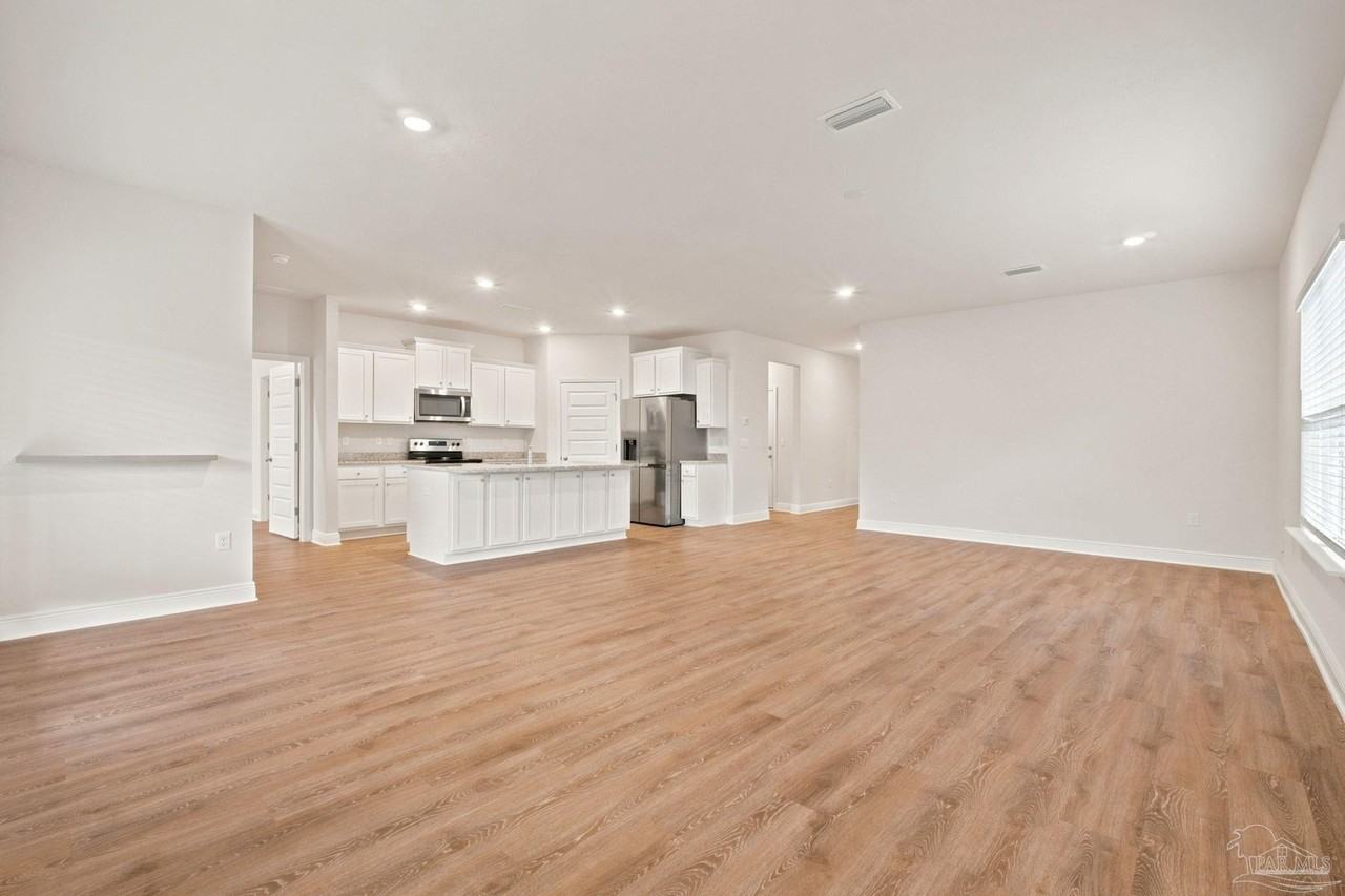 7745 Burnside Loop - Photo 7 of 34