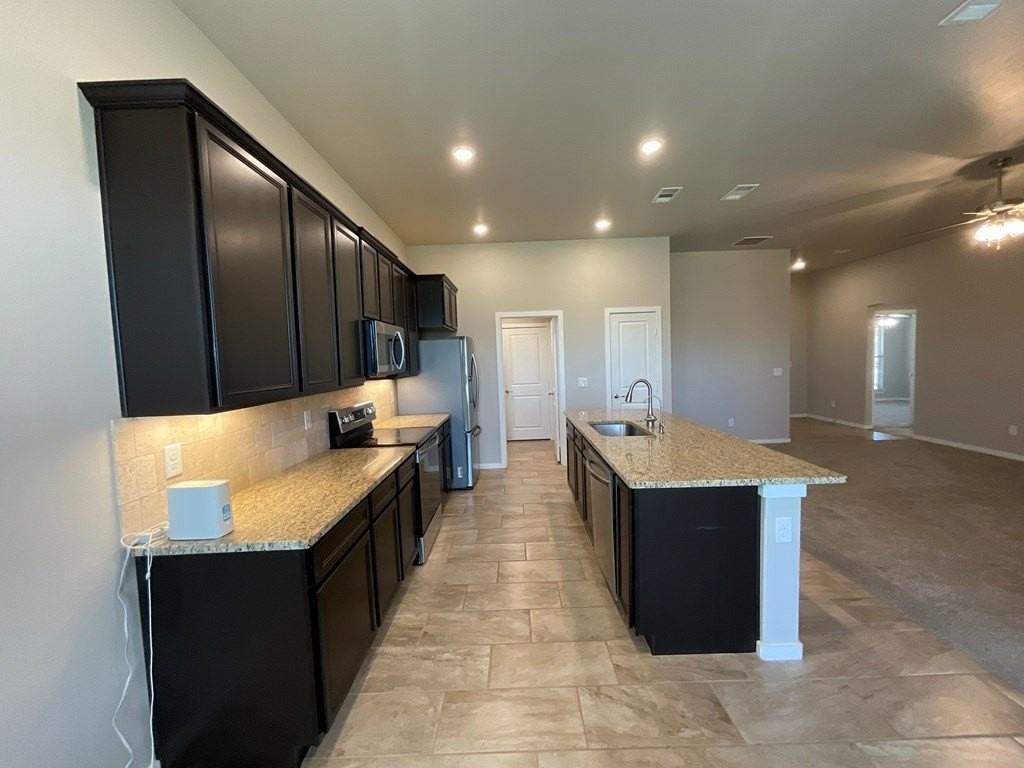 2512 Outlaw Ct - Photo 3 of 30