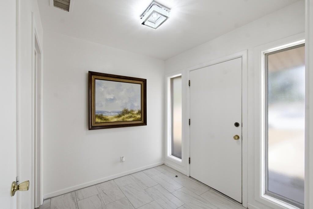 3608 Storey Ave - Photo 4 of 41