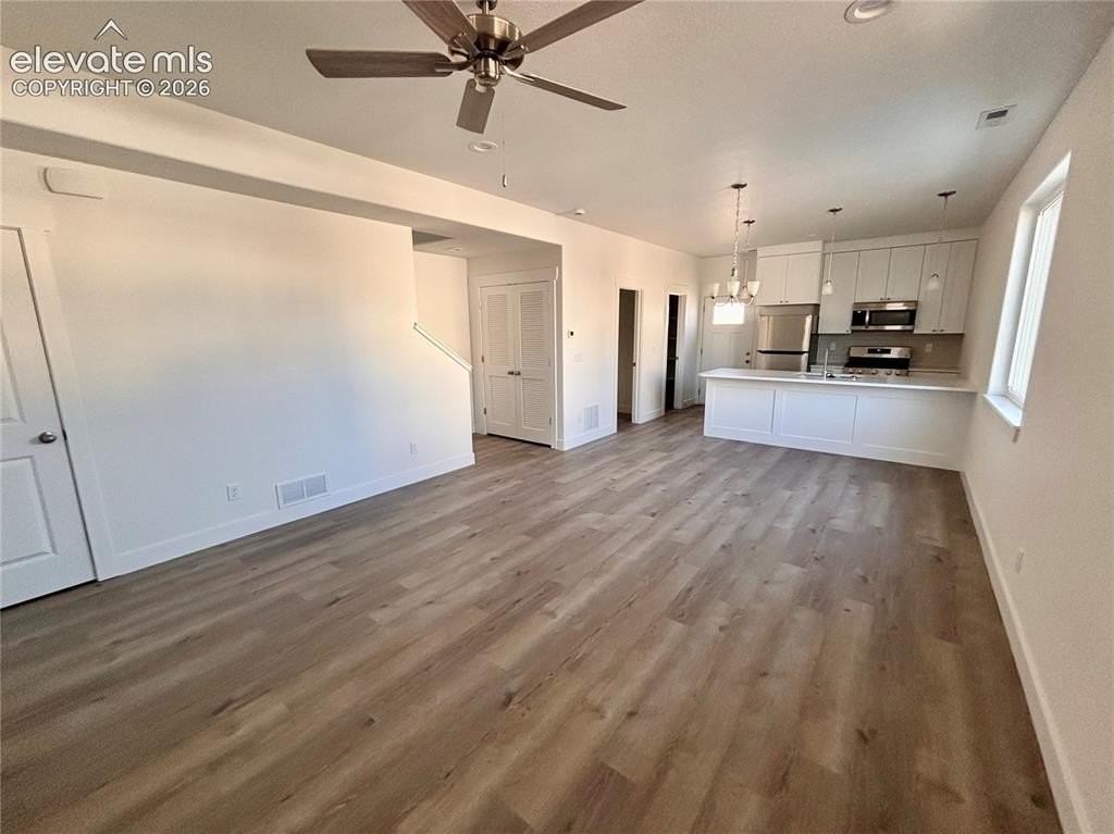 1549 Tyram Grv - Photo 3 of 23