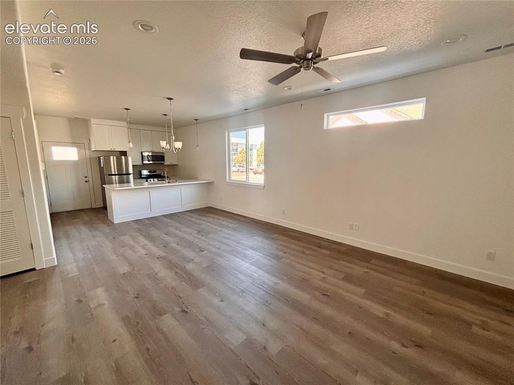 1549 Tyram Grv - Photo 4 of 23