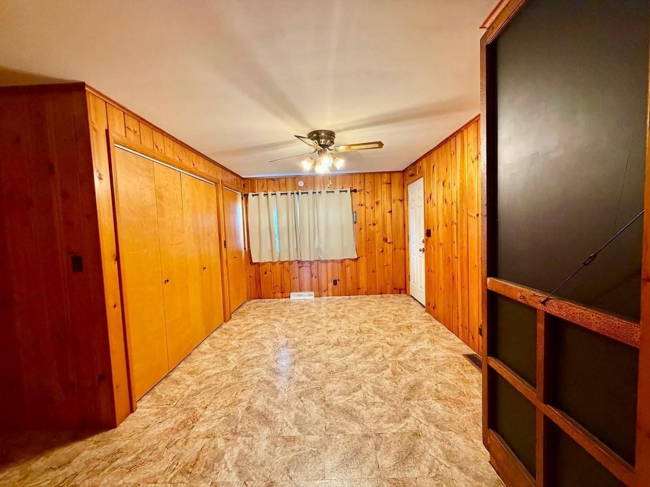 415 W Locust St - Photo 4 of 12