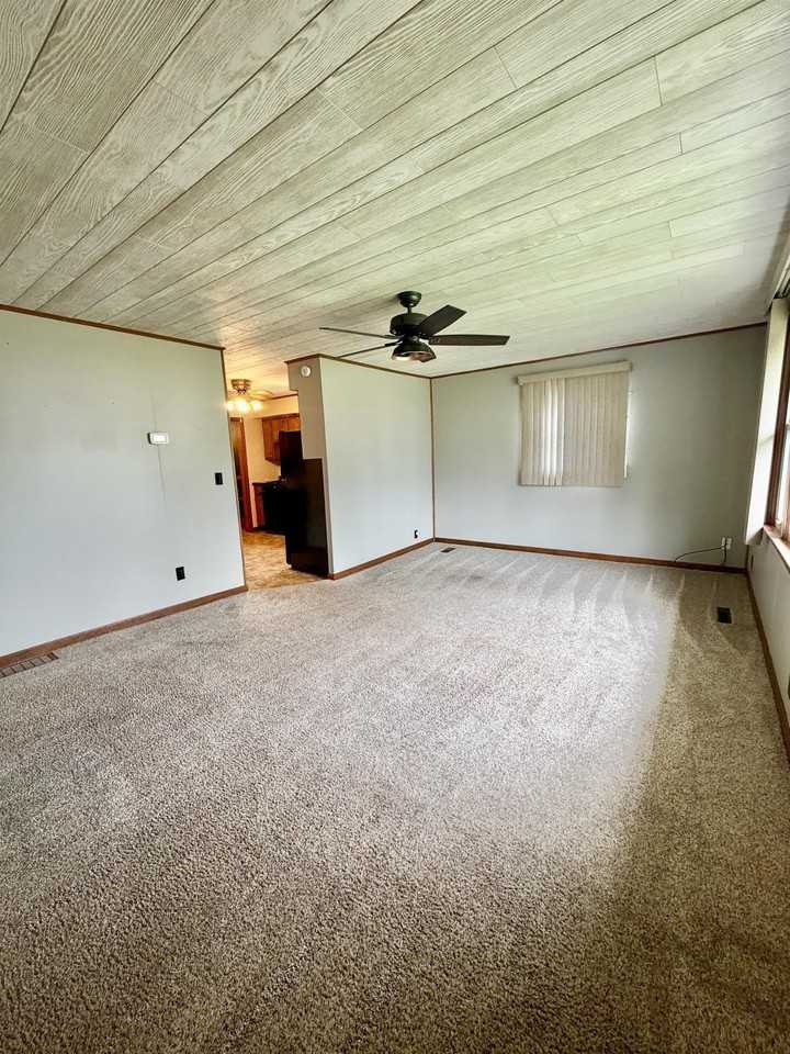415 W Locust St - Photo 5 of 12