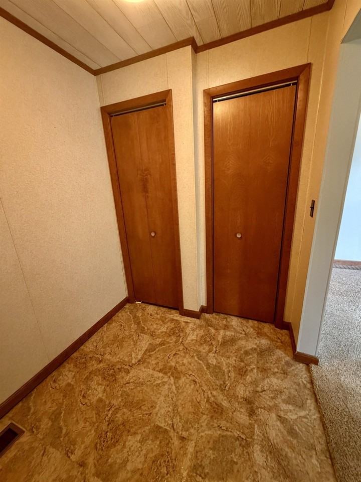 415 W Locust St - Photo 7 of 12