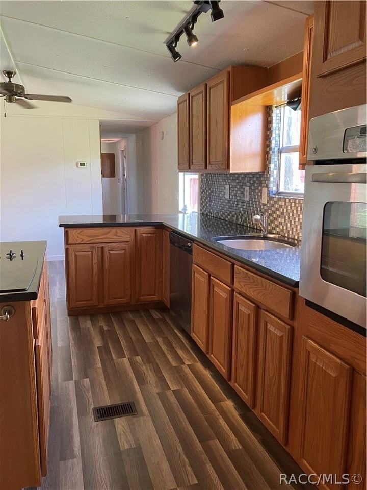 10056 Sw 155th St - Photo 4 of 12
