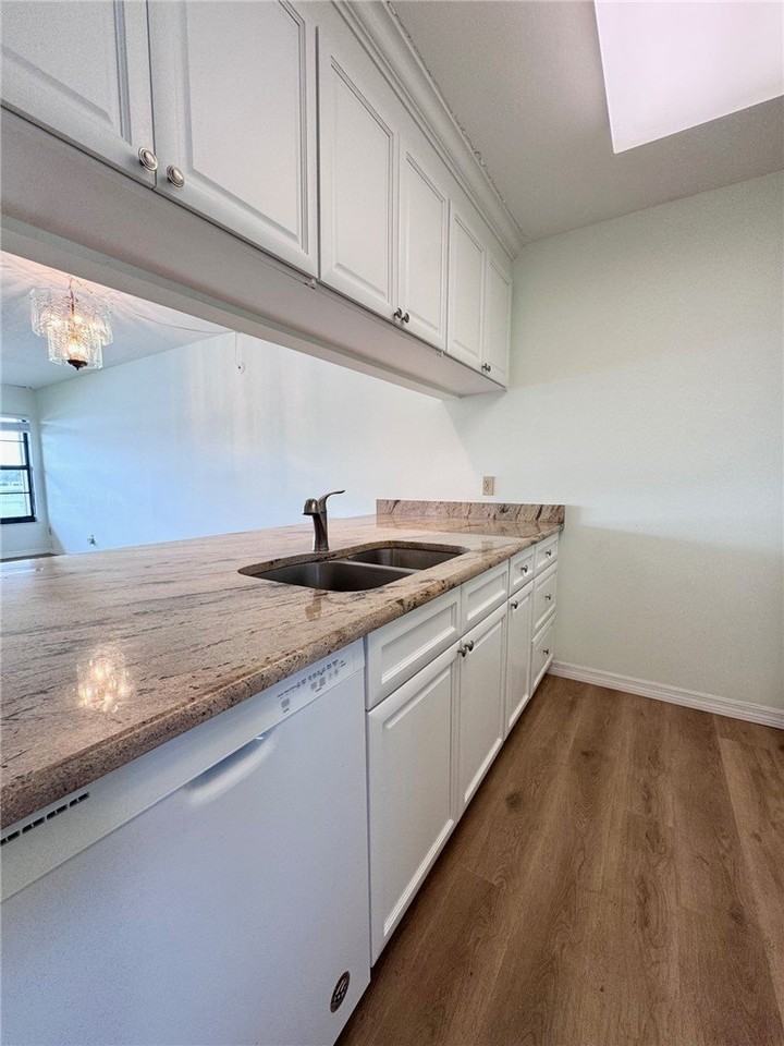 16 Plantation Dr #205 - Photo 6 of 33