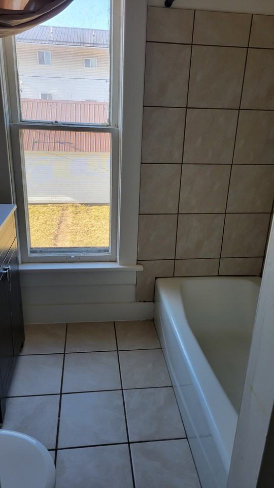 317 E 5th St - Photo 5 of 10