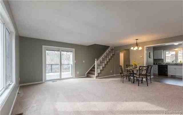 185 Fraser St - Photo 5 of 16