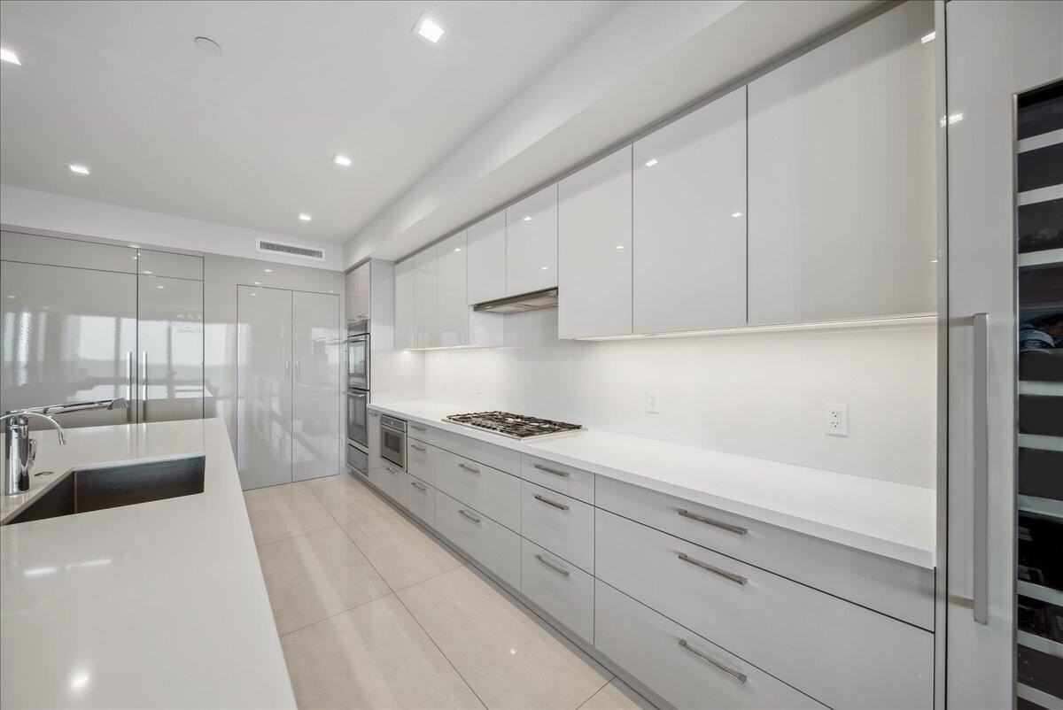 5000 N Ocean Dr #603 - Photo 6 of 36