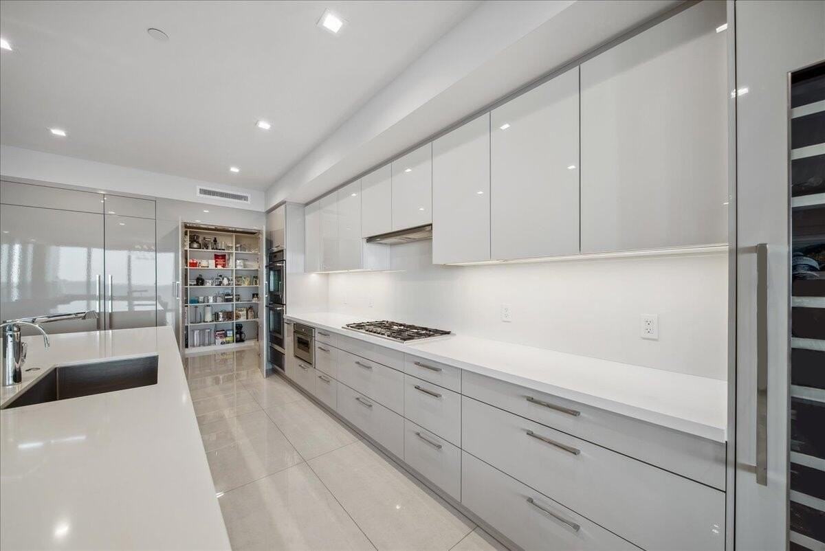 5000 N Ocean Dr #603 - Photo 7 of 36