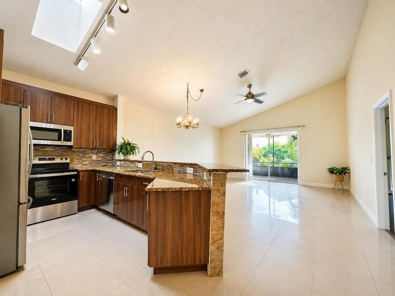 7705 Forest Green Ln - Photo 3 of 50
