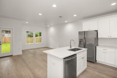 1302 Keturah St - Photo 2 of 13