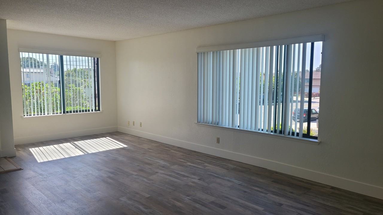 194 S Elm St - Photo 4 of 7