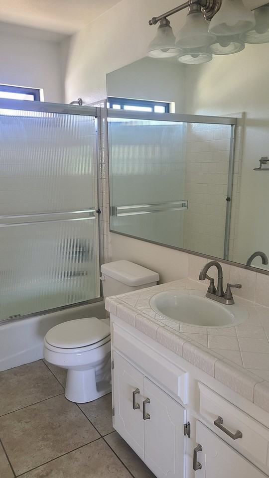 194 S Elm St - Photo 6 of 7