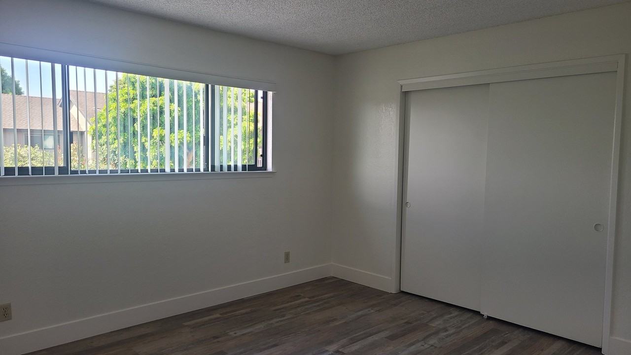194 S Elm St - Photo 7 of 7