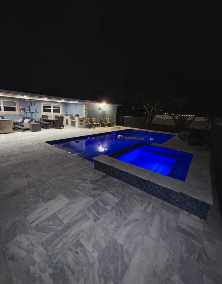 631 Nw 39th St - Photo 3 of 13