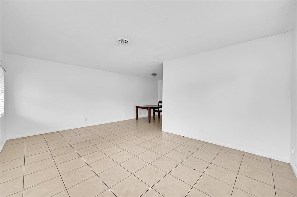 1218 Nw 6th Ave - Photo 6 of 18