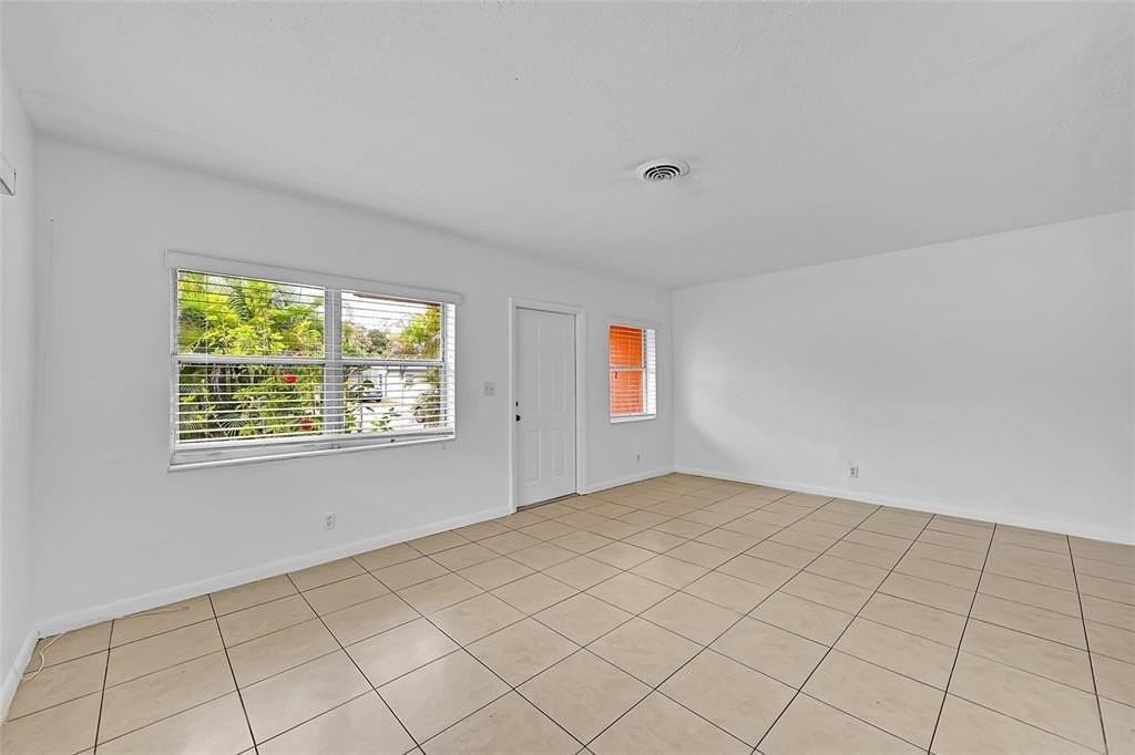 1218 Nw 6th Ave - Photo 7 of 18