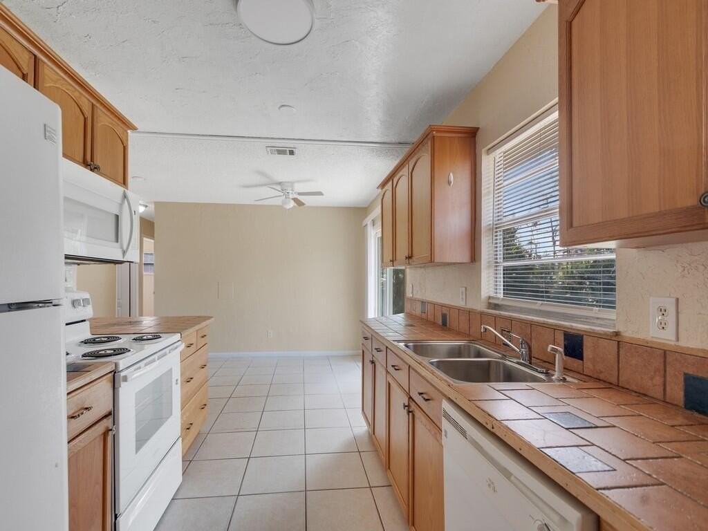 819 Sw Amethist Ter - Photo 6 of 29