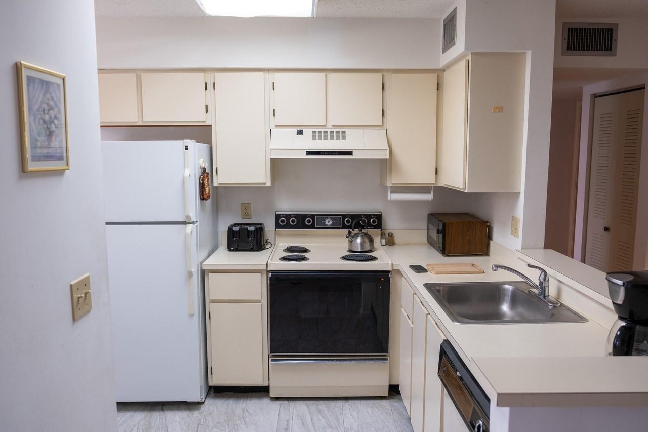 14896 Bal Moral Ln #104 - Photo 4 of 29