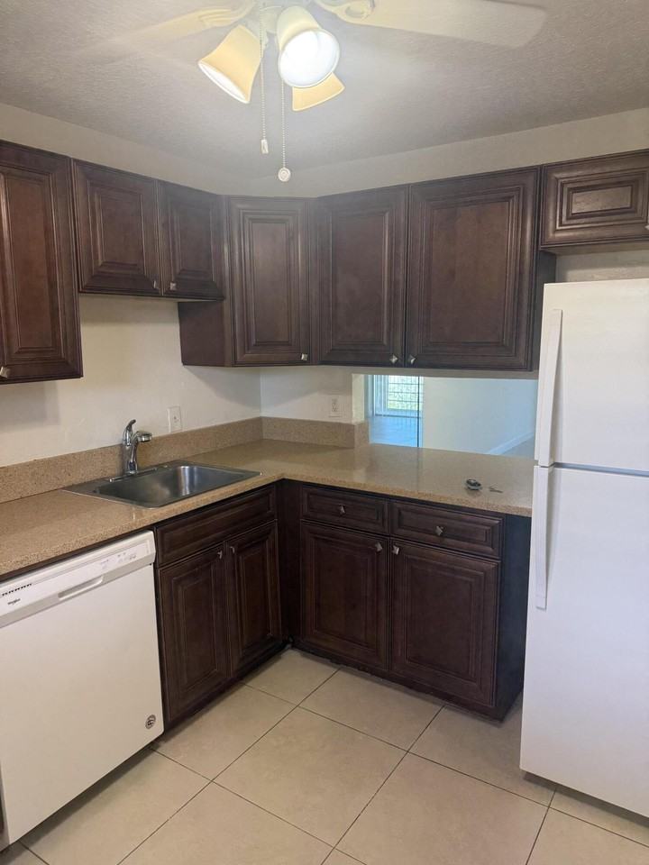 5515 Lakewood Cir N #124 - Photo 2 of 10