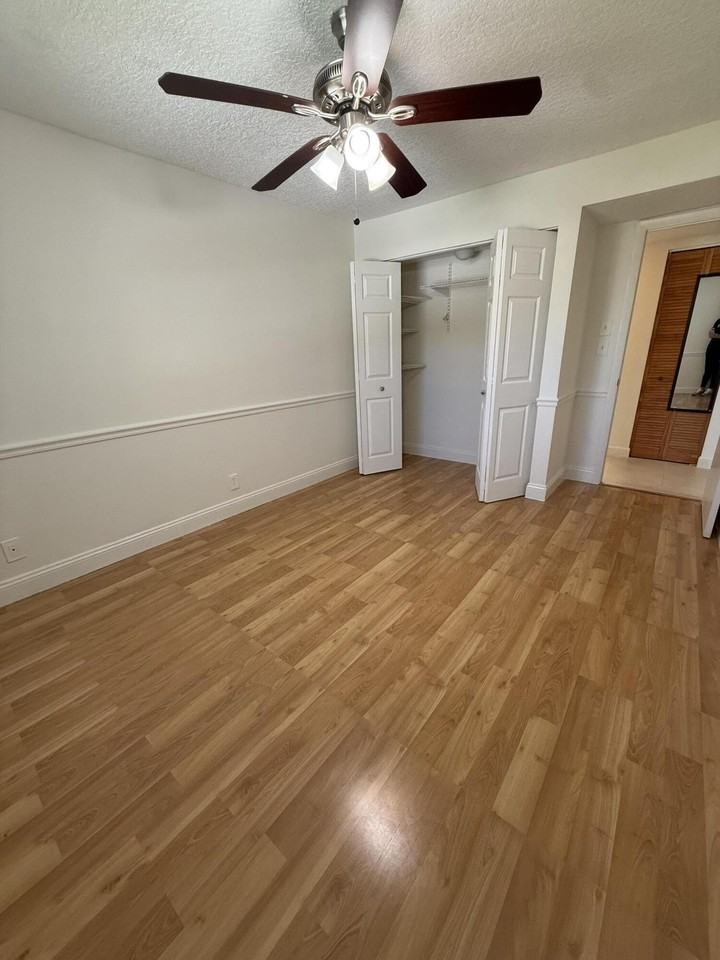 5515 Lakewood Cir N #124 - Photo 7 of 10