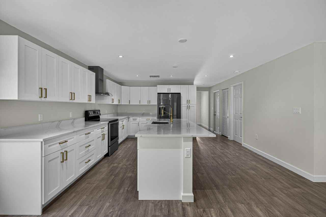 410 Ne 34th St - Photo 7 of 37