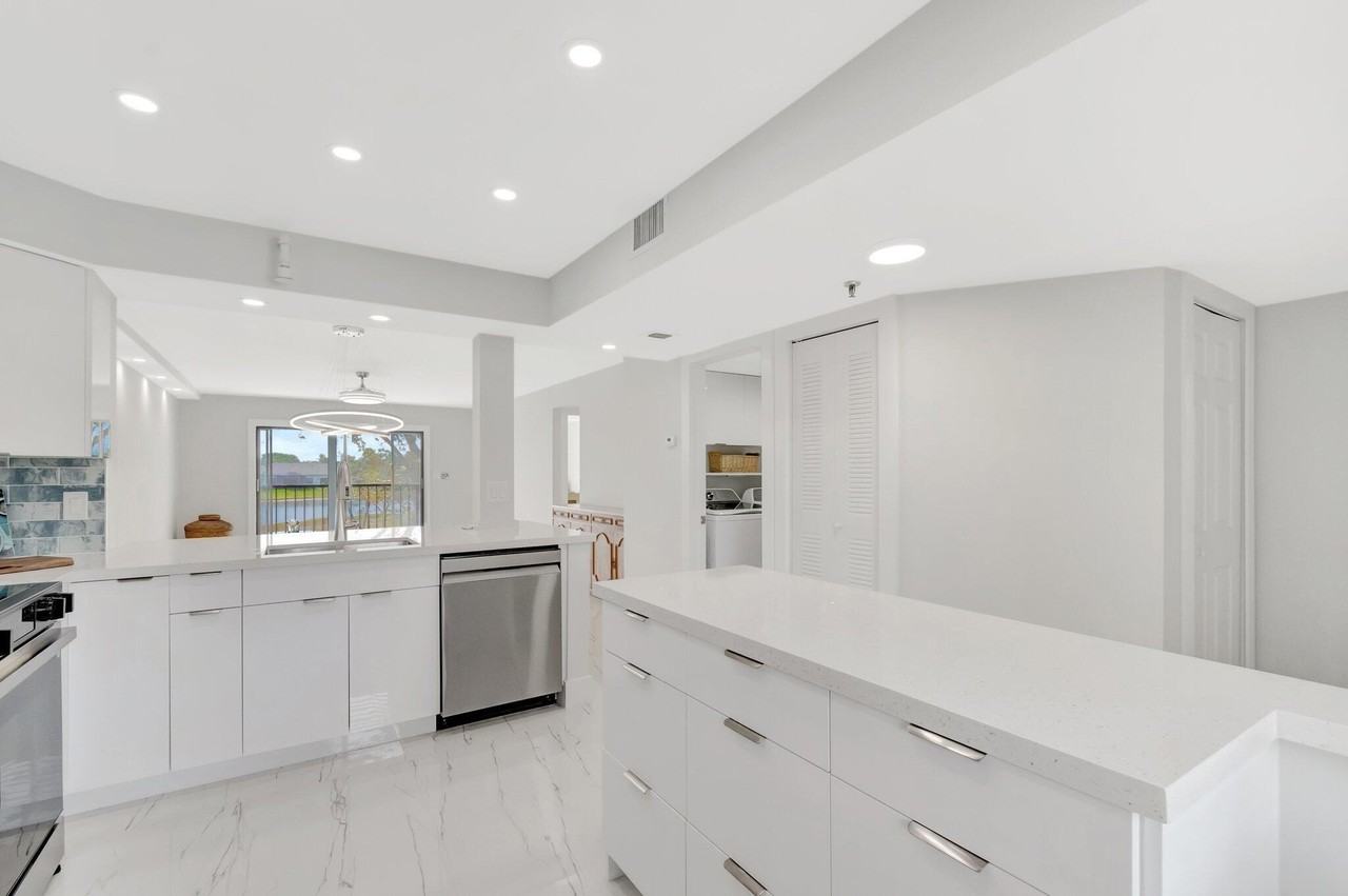 7240 Huntington Ln #202 - Photo 4 of 50
