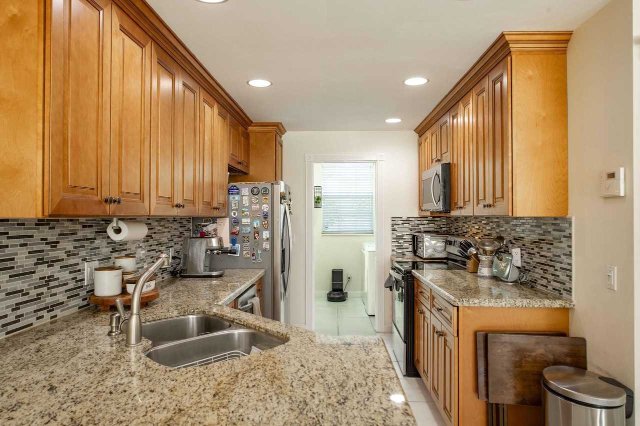 154 Santa Barbara Way - Photo 3 of 45