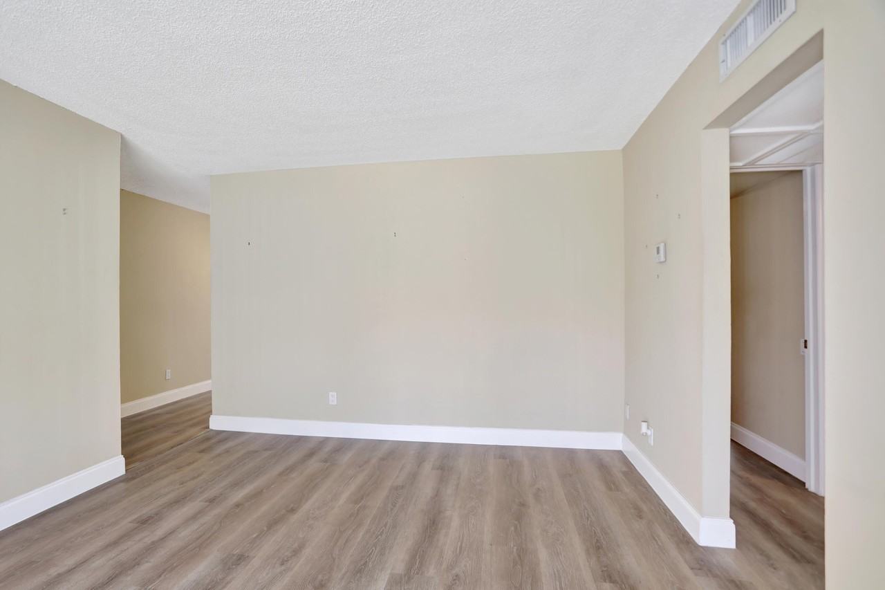 5314 Ne 6th Ave #F20 - Photo 4 of 22
