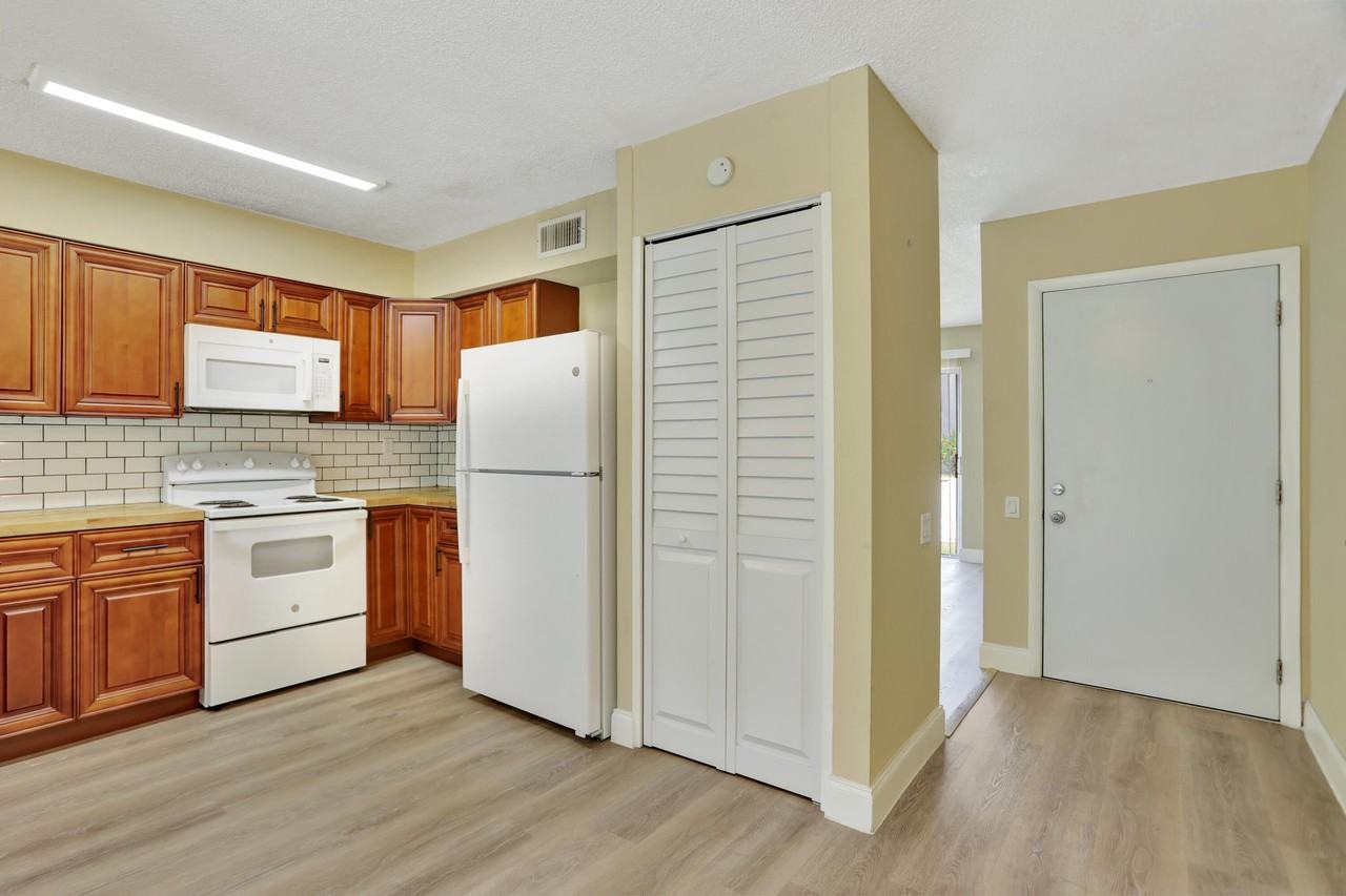 5314 Ne 6th Ave #F20 - Photo 7 of 22