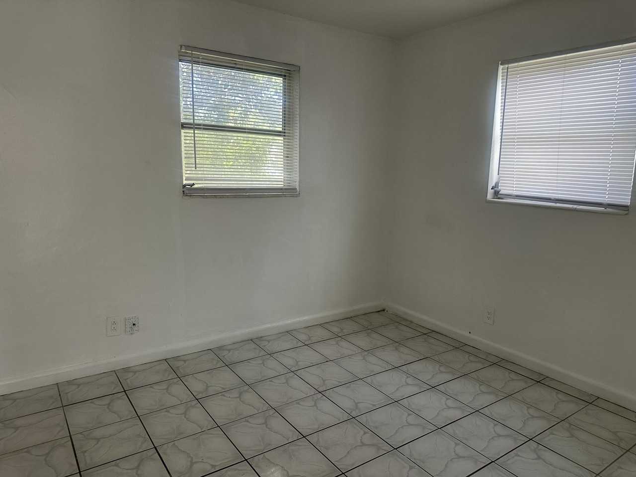 4120 Nw 39th Ave - Photo 5 of 19