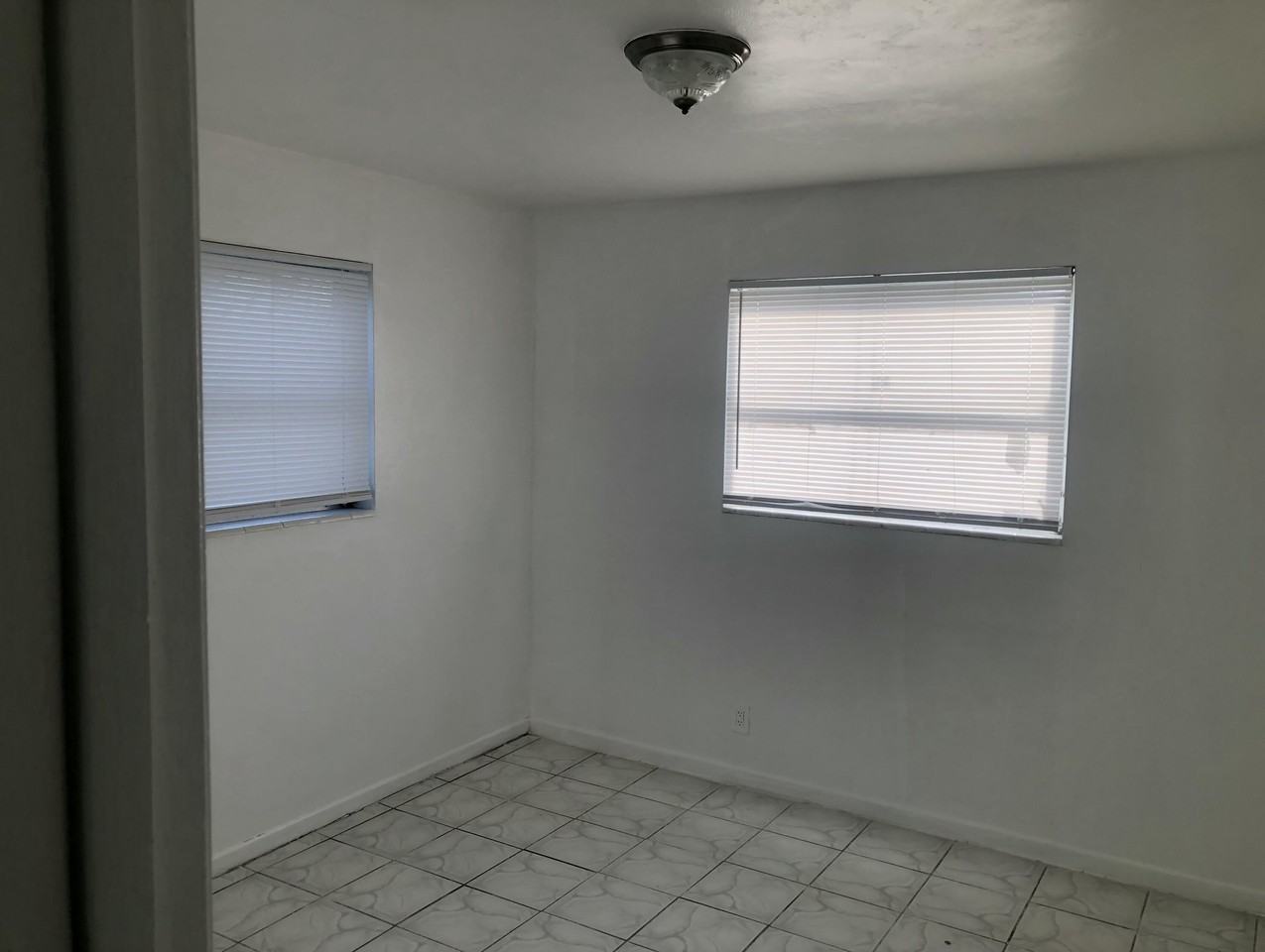4120 Nw 39th Ave - Photo 7 of 19