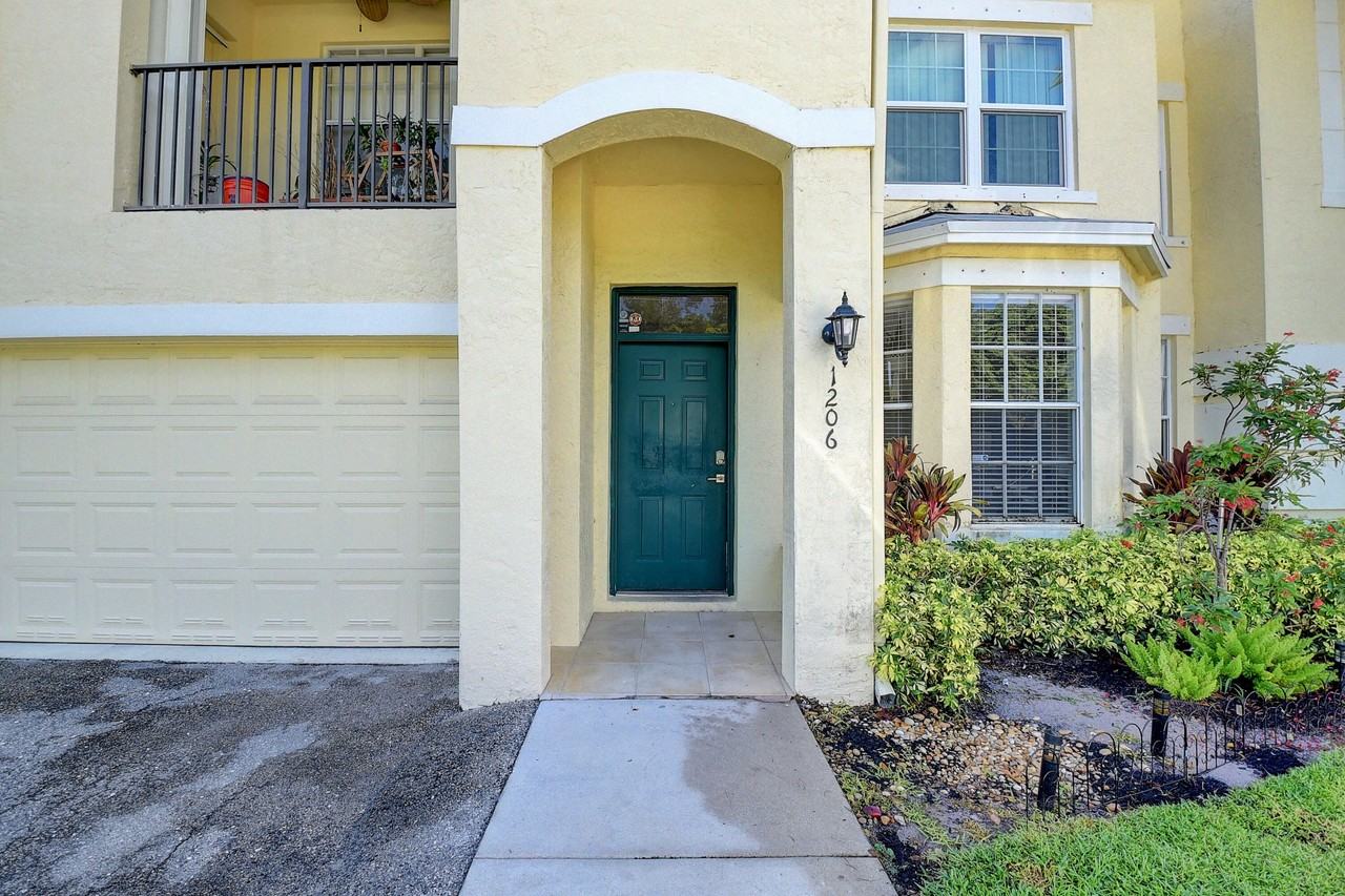 1206 Belmont Pl - Photo 2 of 29