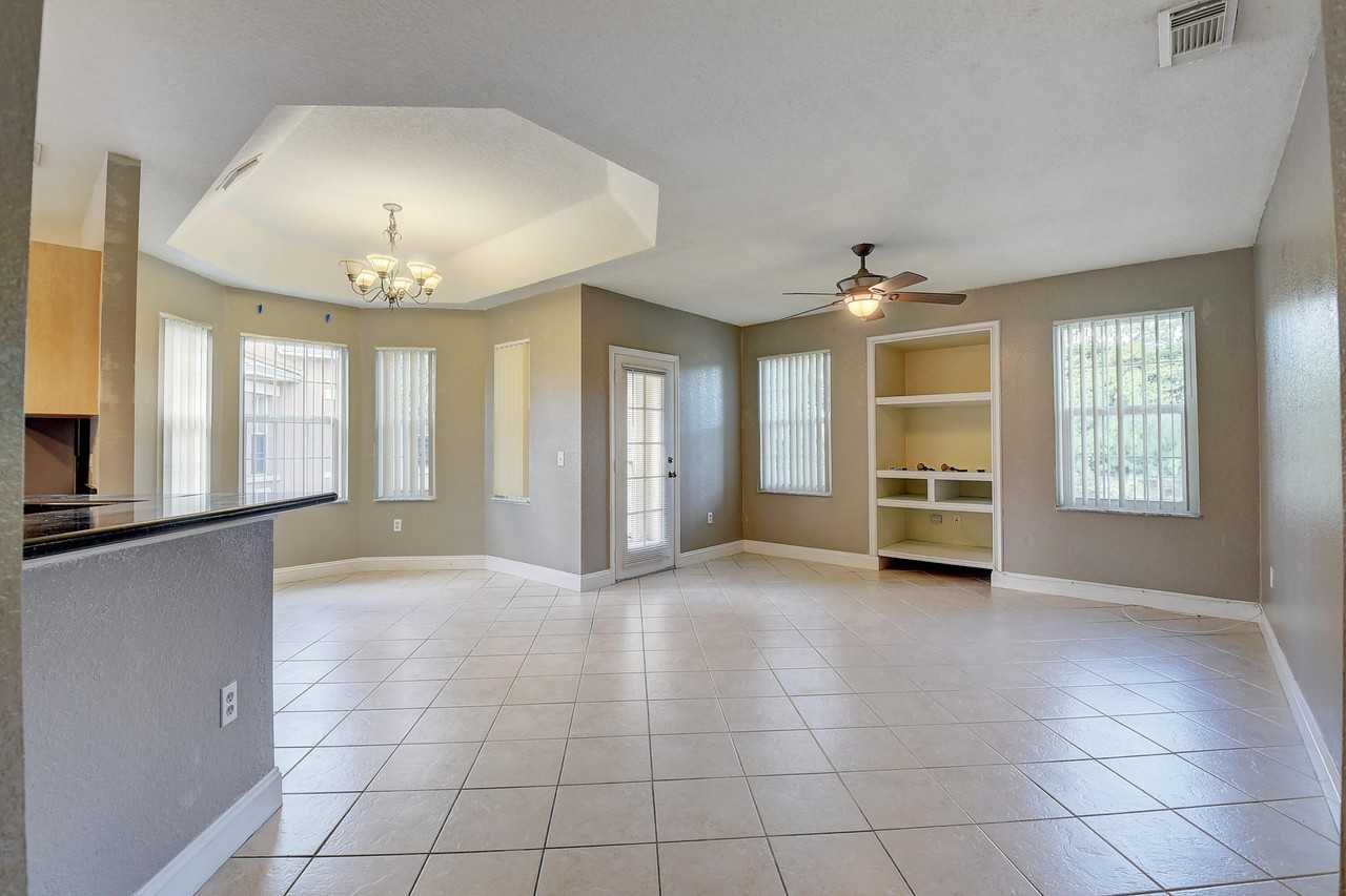 1206 Belmont Pl - Photo 3 of 29