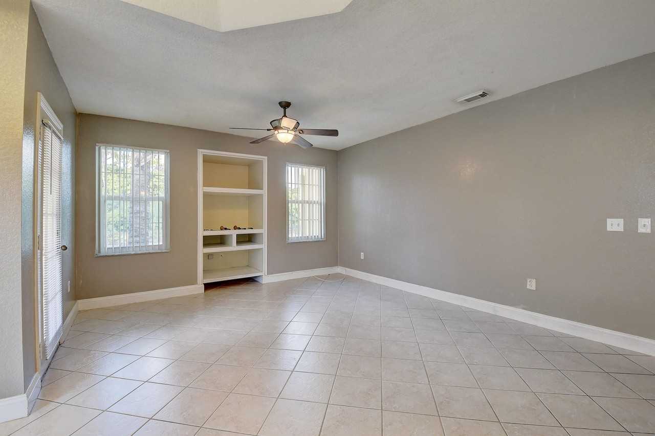 1206 Belmont Pl - Photo 4 of 29
