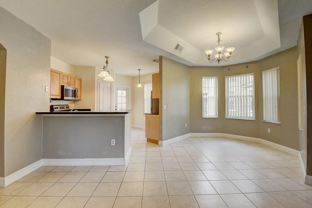 1206 Belmont Pl - Photo 5 of 29