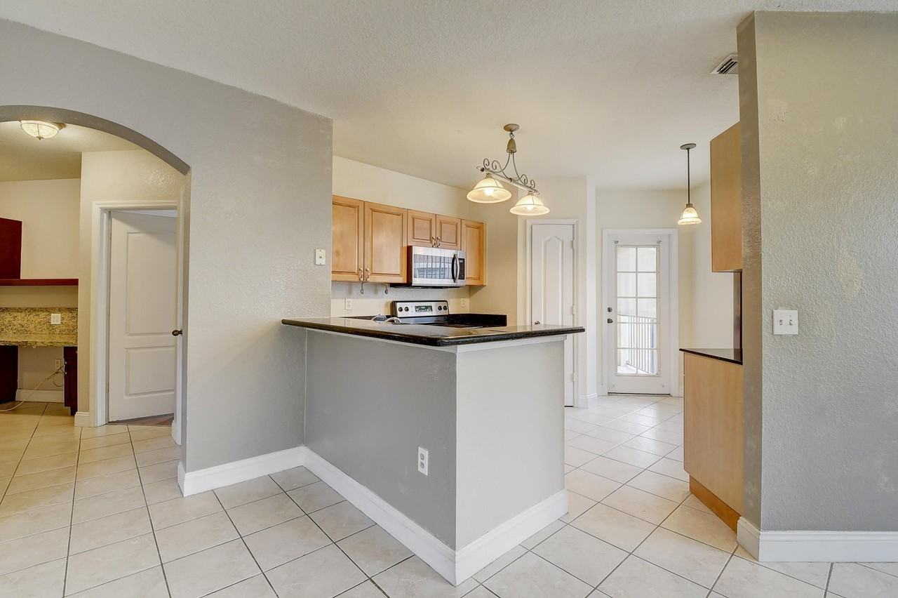 1206 Belmont Pl - Photo 6 of 29