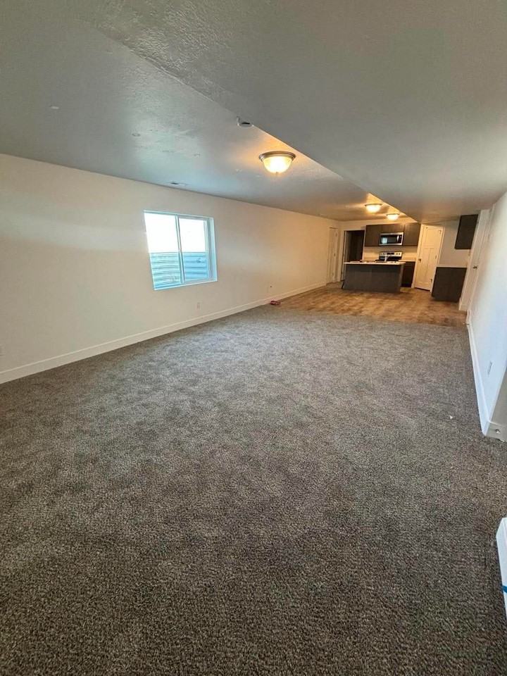 656 N Butte Ln #1 - Photo 4 of 20