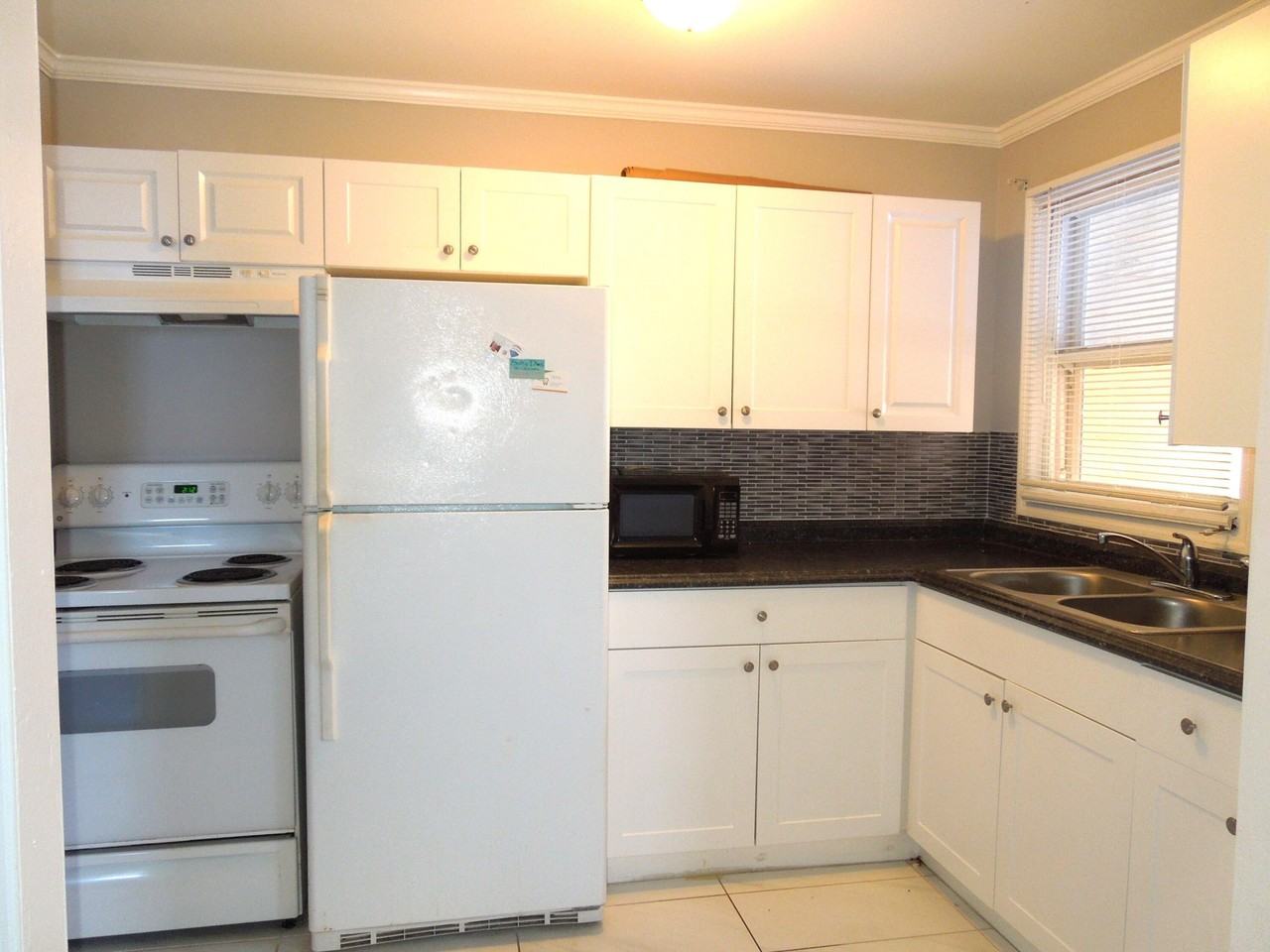 1416 S M St #1 - Photo 4 of 13