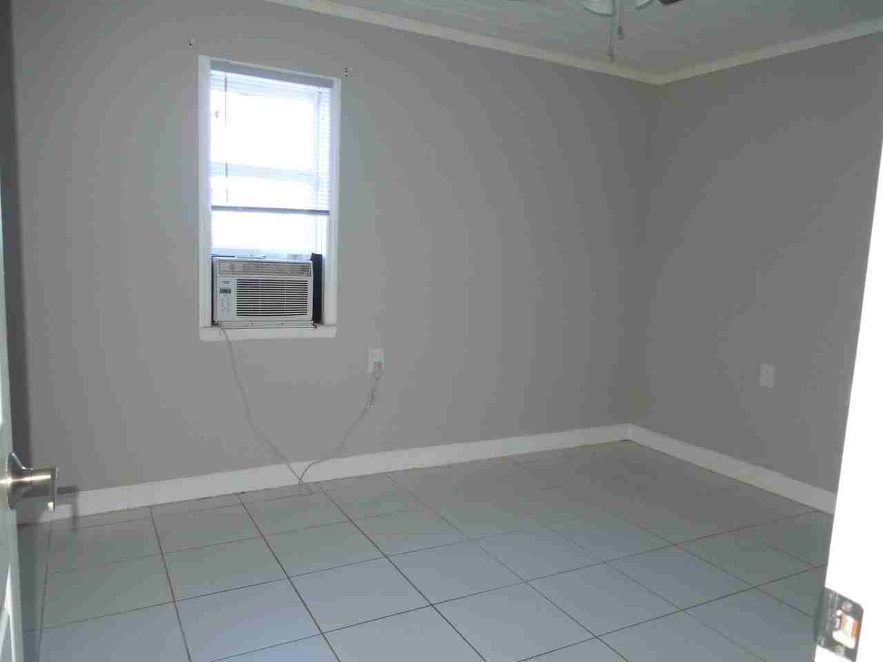 1416 S M St #1 - Photo 5 of 13