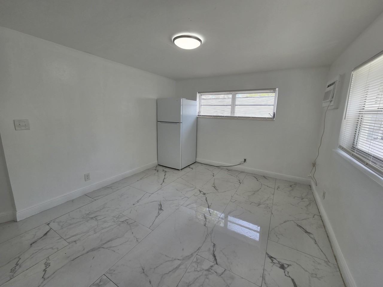 844 Ne 17th Way #2 - Photo 2 of 9